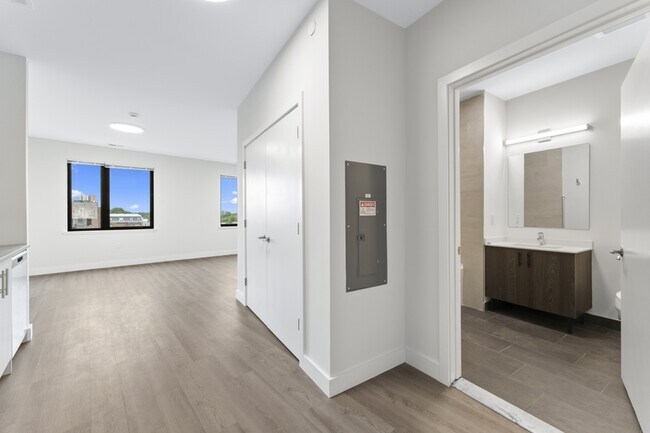 Building Photo - 49 N Day St