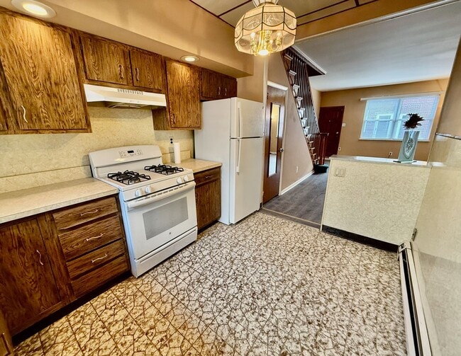 Building Photo - Recently UPDATED 3 BD/1 BA HOUSE in great East Passyunk/LOMO location w/ new Engineered Wood Floo...