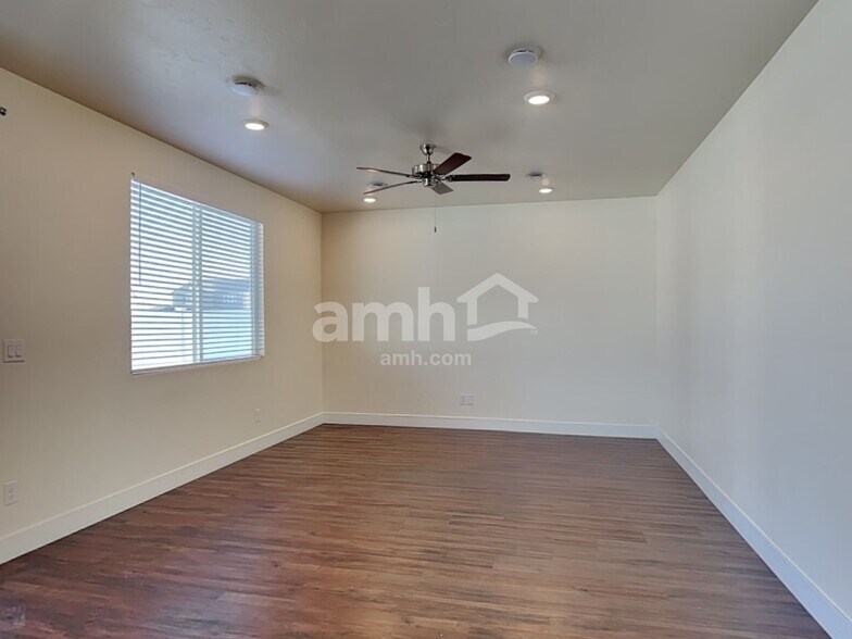 Building Photo - 706 S Retort Ave