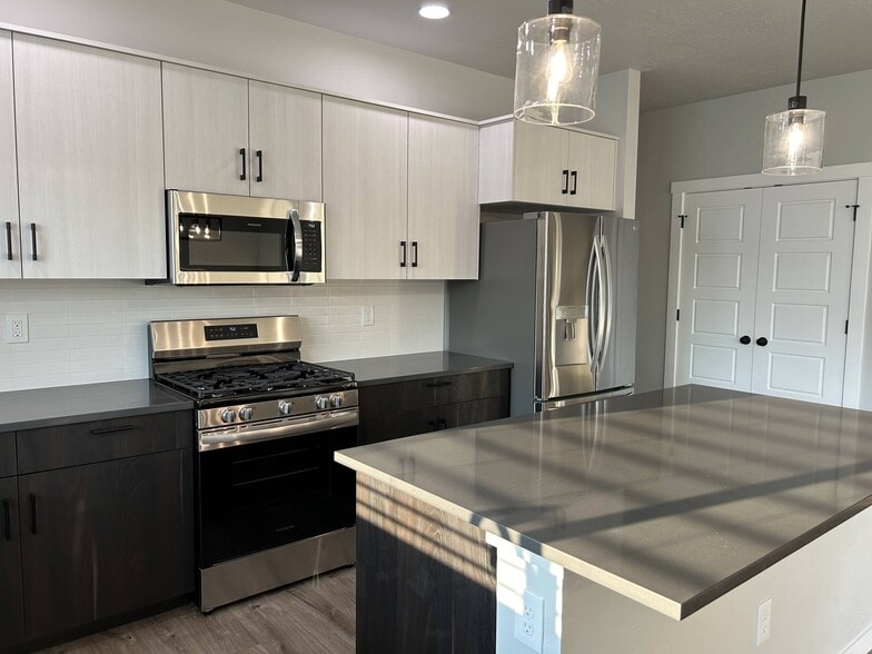Kitchen - 3039 S Alcamo Way