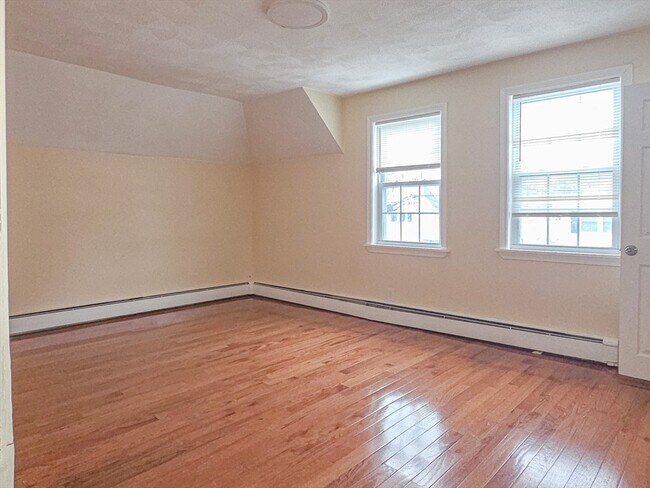 Building Photo - 49 Irving St