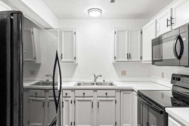 Building Photo - 607 Avenue F