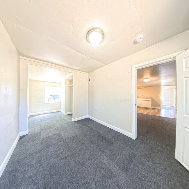 Building Photo - 2938 E Euclid Ave