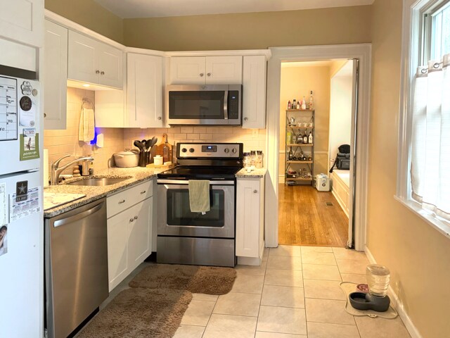 Kitchen - 638 Taylor Ave