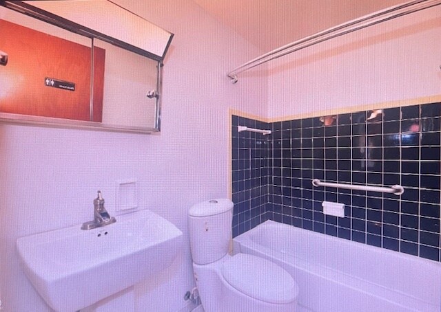 Building Photo - 3819 Biscayne Rd