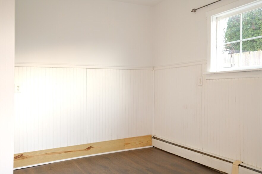 Building Photo - 1102 Lancaster Ave