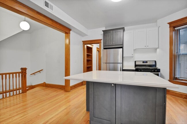 Building Photo - 1826 W Patterson Ave
