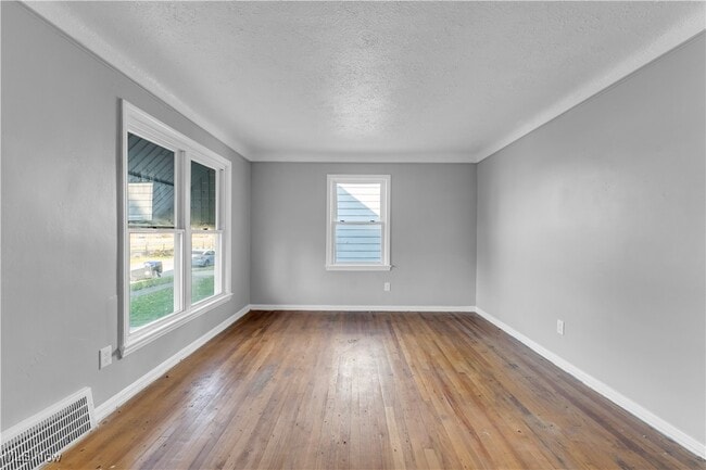 Building Photo - 12605 Hirst Ave