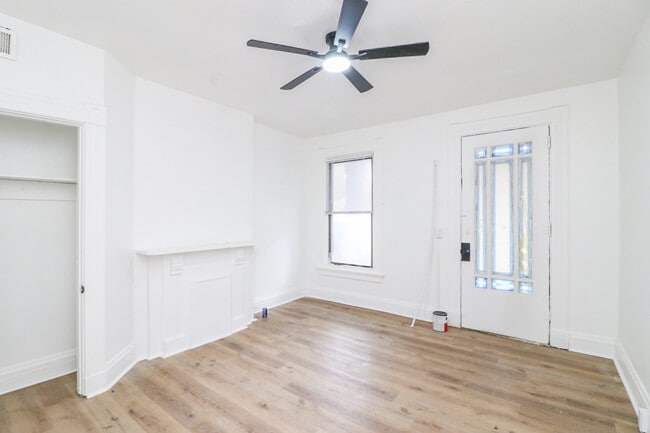 Building Photo - 1527 Greenup St