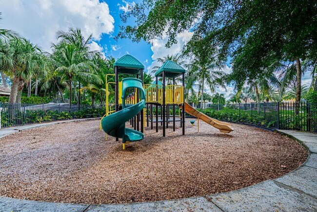 Building Photo - 10513 Versailles Blvd