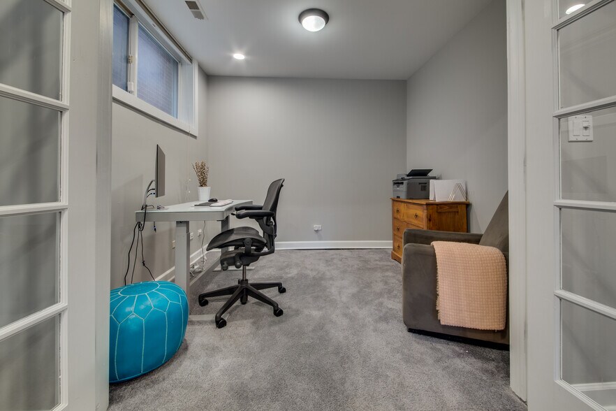 Building Photo - 2029 W Saint Paul Ave