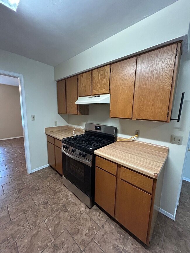 Building Photo - 2209 S Hartford Cove