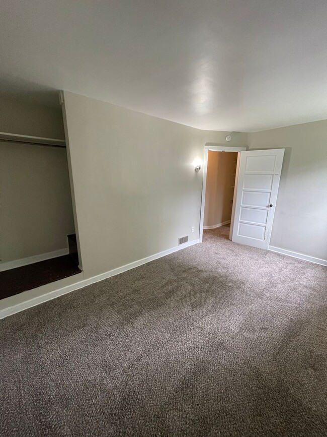 Building Photo - 422-426 Cedar Drive