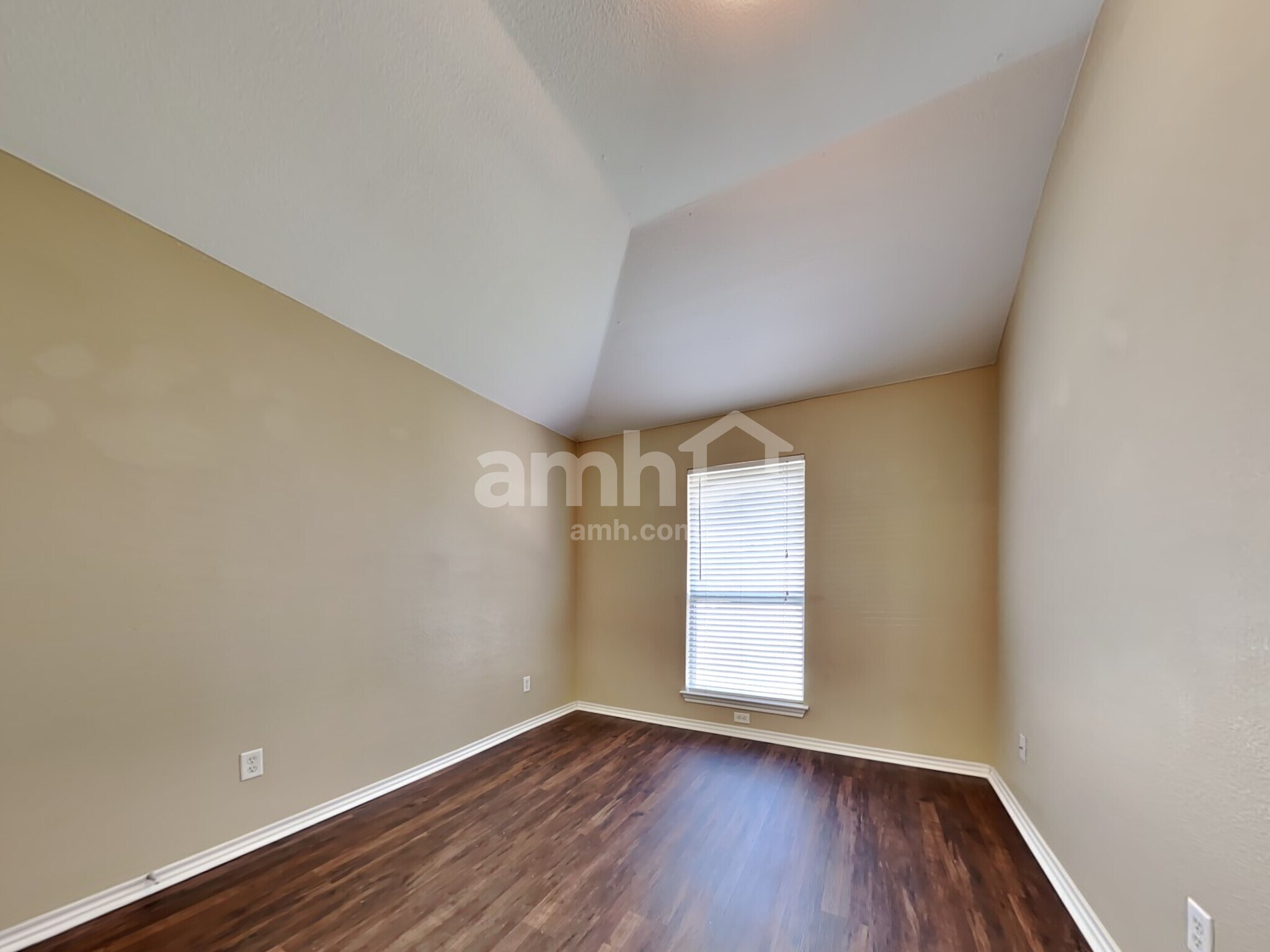 Building Photo - 8820 Sunset Trace Dr