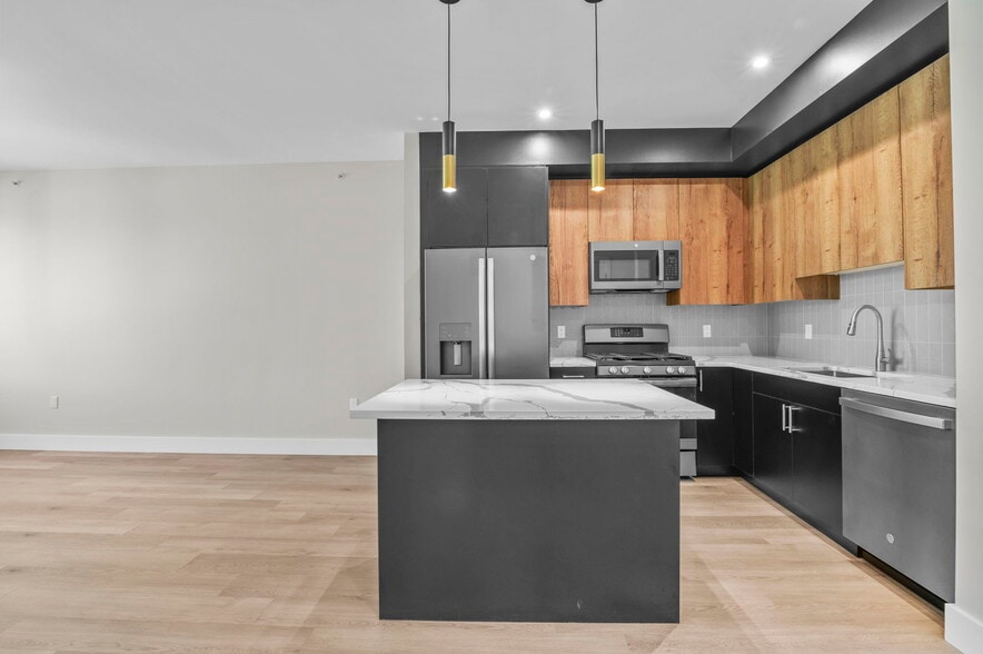 Building Photo - 2021 Jones Rd