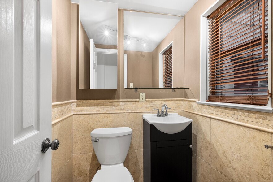 Building Photo - 532 S 15th St