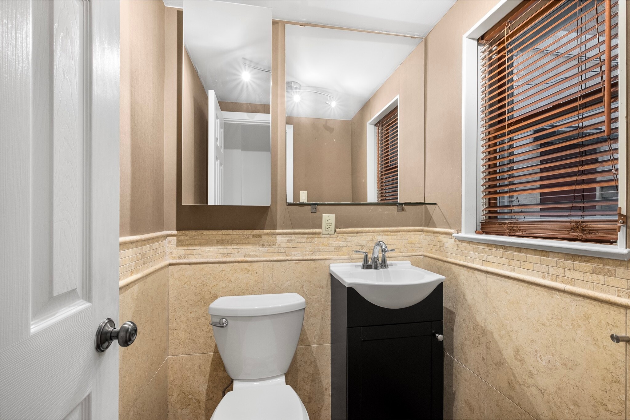 Building Photo - 532 S 15th St