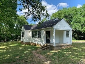 Building Photo - Charming 2 Bedroom Cottage in Green hills