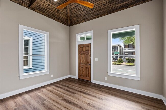 Building Photo - 1724 Winnie St