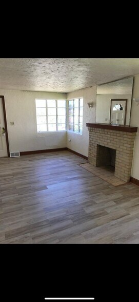 Building Photo - 807 Potomac Ave