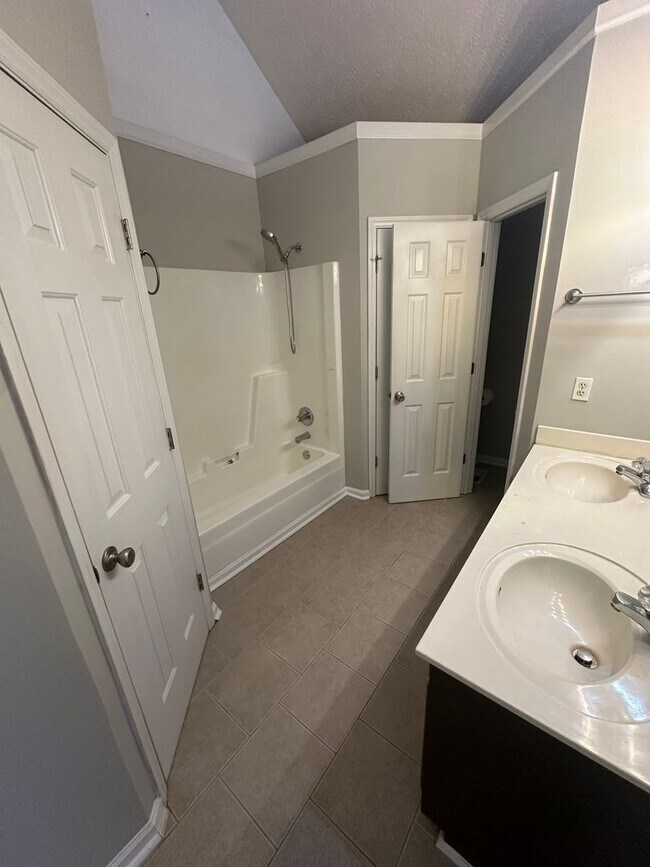 Building Photo - 2302 Medford Campbell Blvd