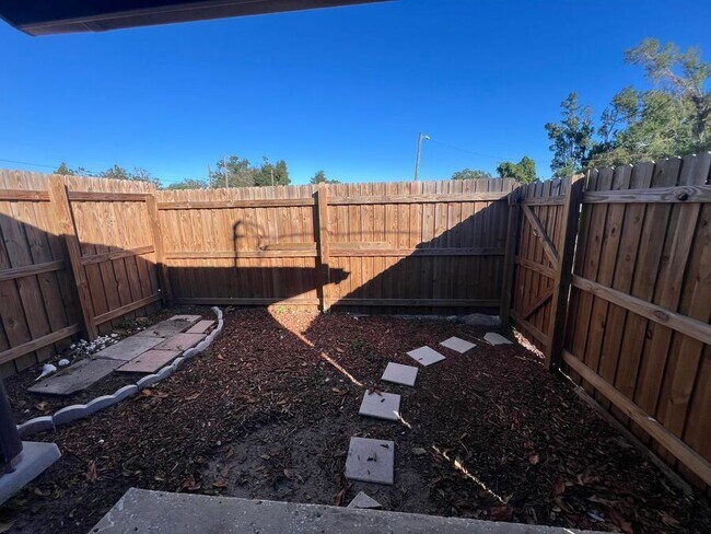 Building Photo - 9325 Goldenrod Rd