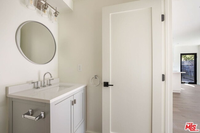 Building Photo - 535 Beloit Ave