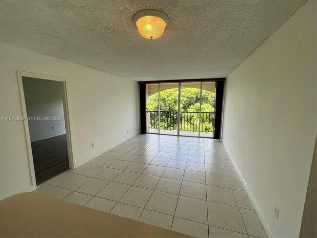 Building Photo - 2160 SW 16th Ave