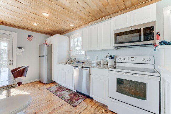 Building Photo - 4211 Surf Dr
