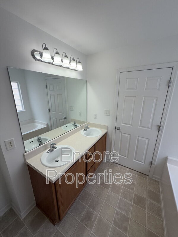Building Photo - 4520 Shady Side Ln