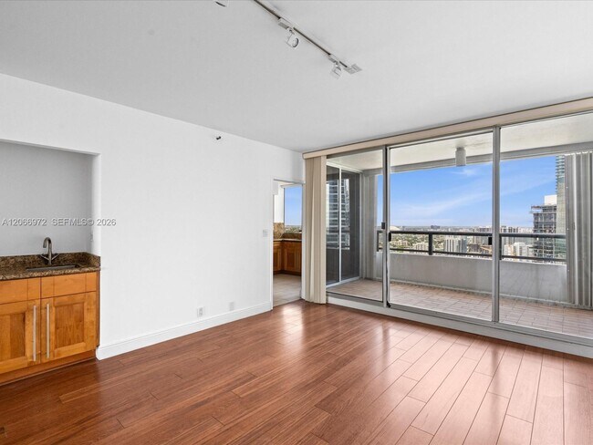 Building Photo - 1541 Brickell Ave