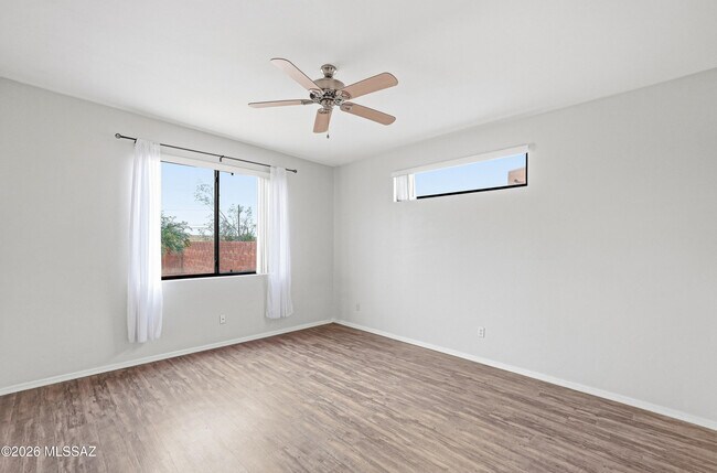 Building Photo - 1342 W Hopbush Way