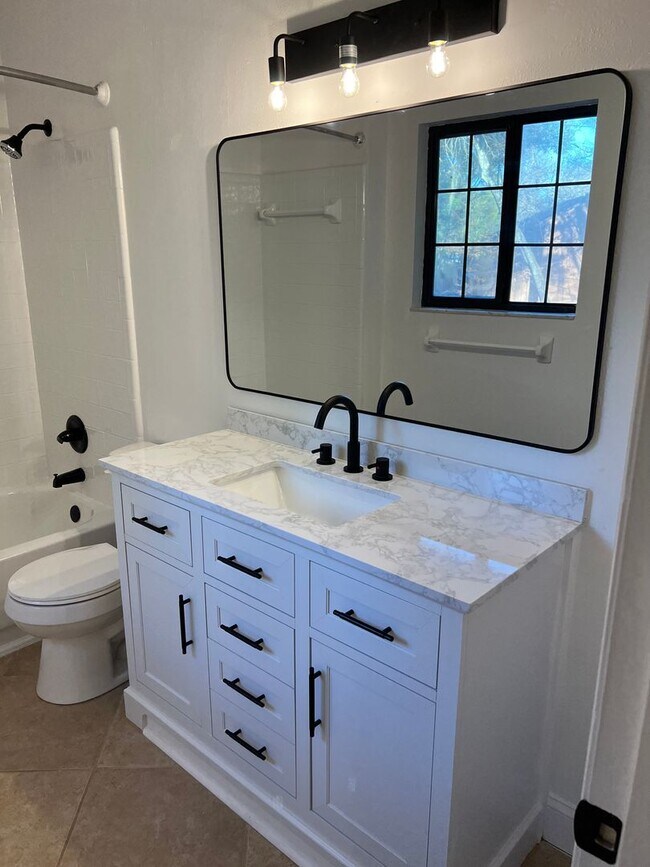 Building Photo - 5745 SW 10th Pl