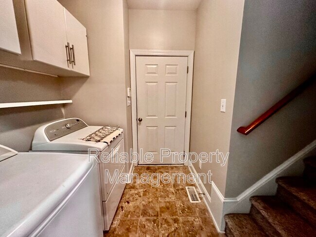 Building Photo - 190 Finley Ct