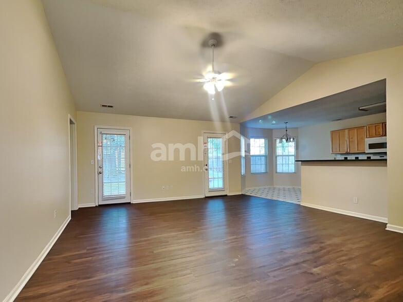 Building Photo - 682 Whippoorwill Dr