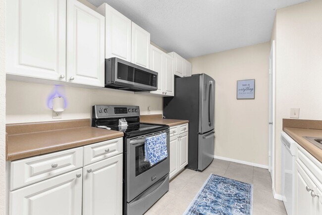 Building Photo - TWO BEDROOM CONDOMINIUM IN THE HIGHLANDS A...