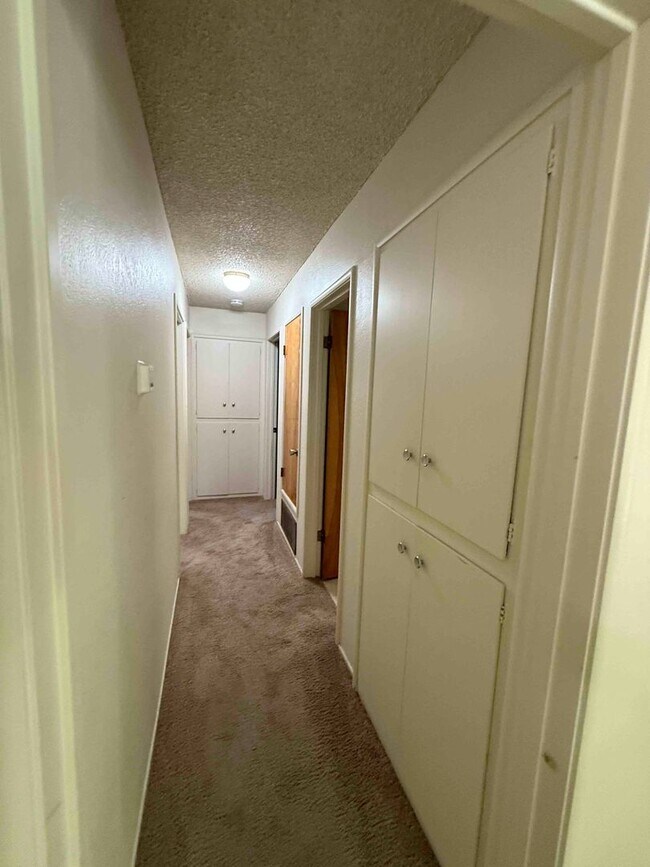 Building Photo - Great River Park 2 Bedroom