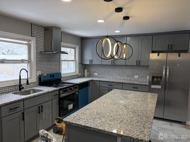 Building Photo - 162 Holly St