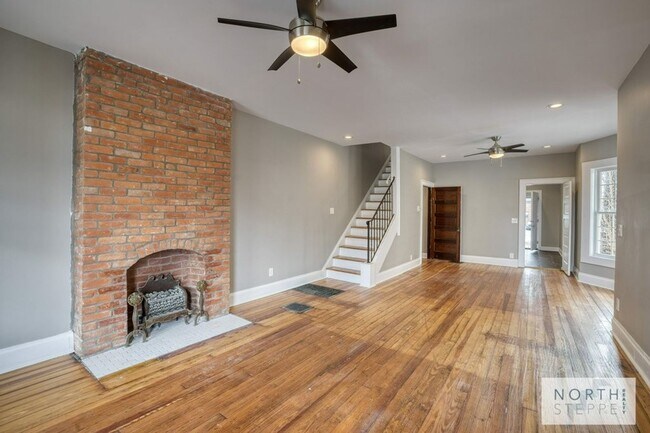 Building Photo - 135 E Norwich Ave