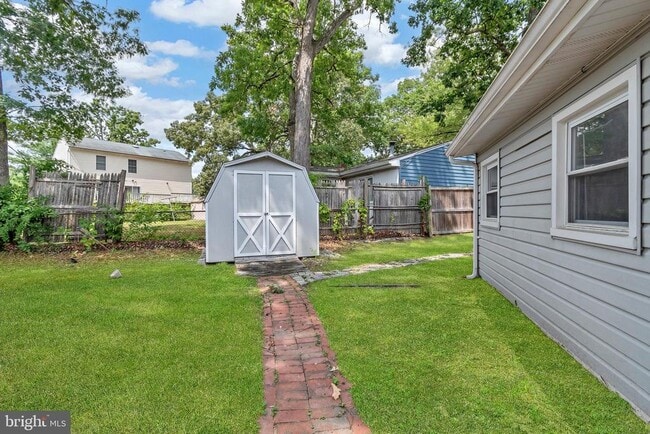 Building Photo - 1002 Londonderry Dr