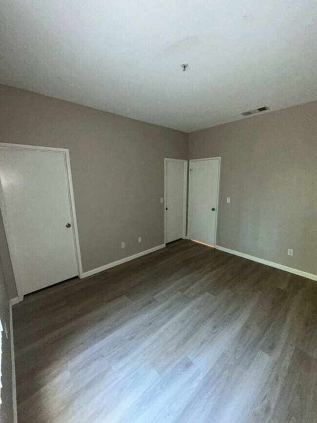 Building Photo - Nor Cal Realty Inc, 3 bedroom 3 bath townhouse with 2 car garage