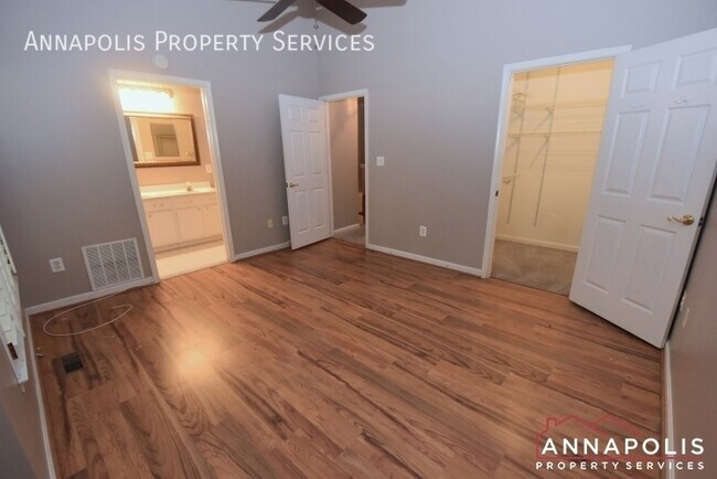 Building Photo - 30 Harbour Heights Dr