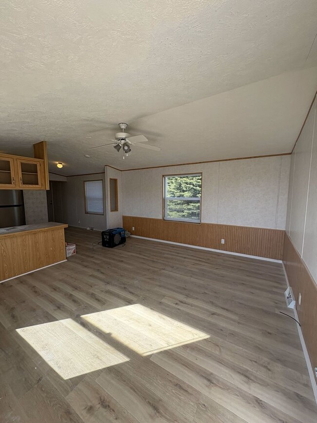 Building Photo - 4 Bed 2 Bath Module Home in Babcock Vista
