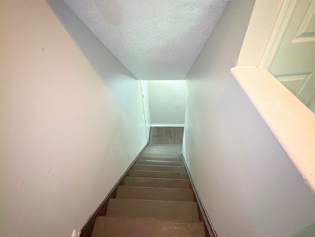 Building Photo - Beautifully Renovated 2 Bed / 1.5 Bath Townhome – Move-In Ready!