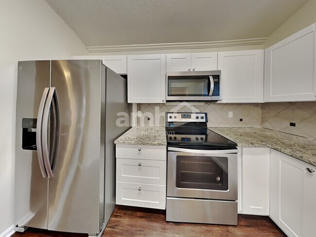 Building Photo - 7 Hazeltine Ct