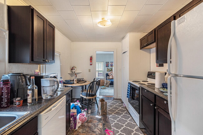 Building Photo - 428 S Division St