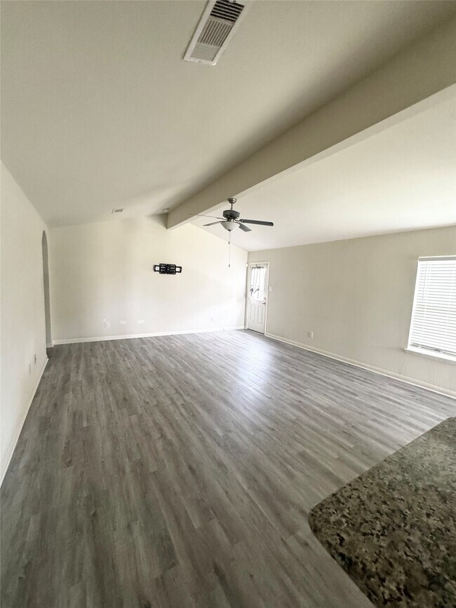 Building Photo - 329 Lone Mountain Dr