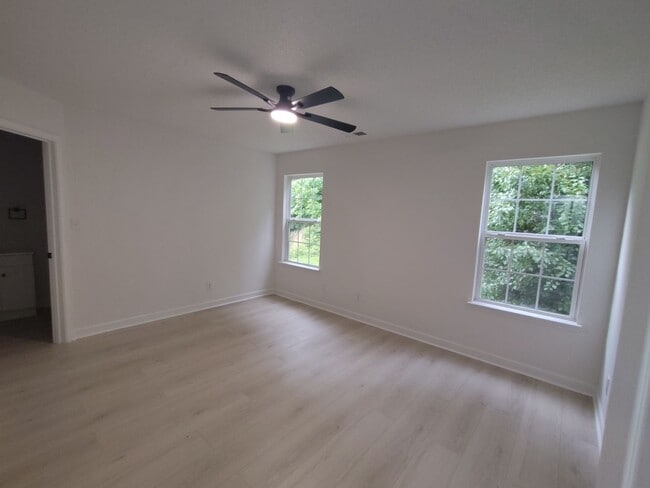 Building Photo - Beautiful cul-de-sac home - Lots of Upgrades