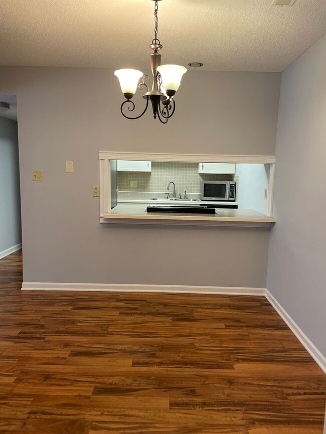 Building Photo - 2 bed, 2 bath South Columbia