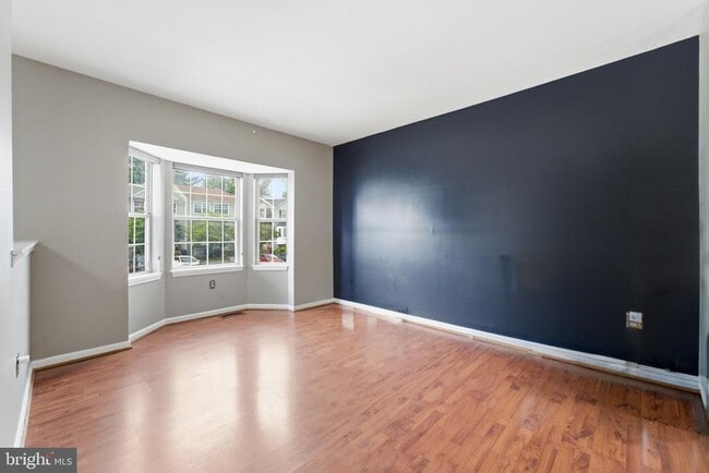 Building Photo - 10703 Campus Way S